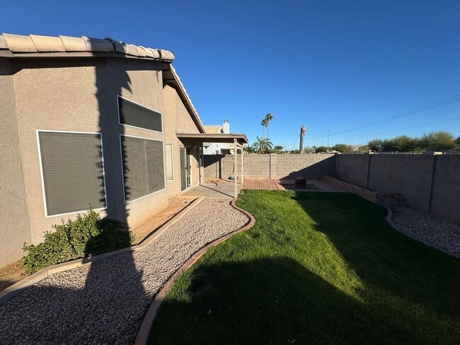 Building Photo - 3 Bedroom - 2 Bath - Mesa