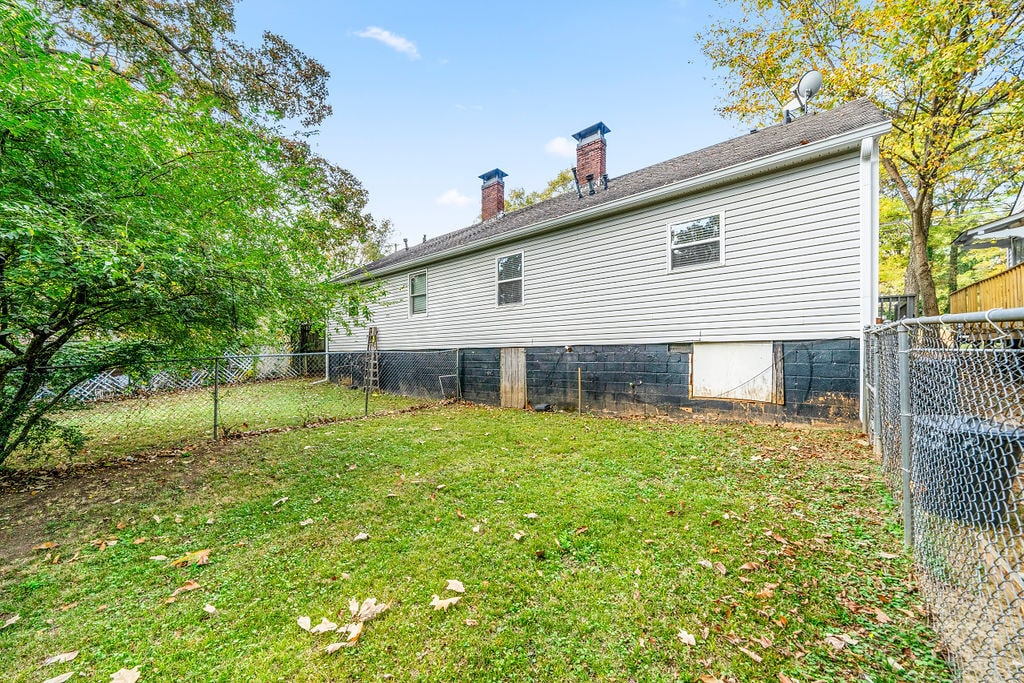 Fenced backyard - 600 Frasier St SE