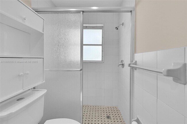 Building Photo - 3217 NE 11th St