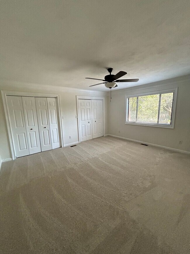 Building Photo - 3219 Thomasville Rd