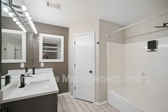Building Photo - 11665 N 156th E Ave