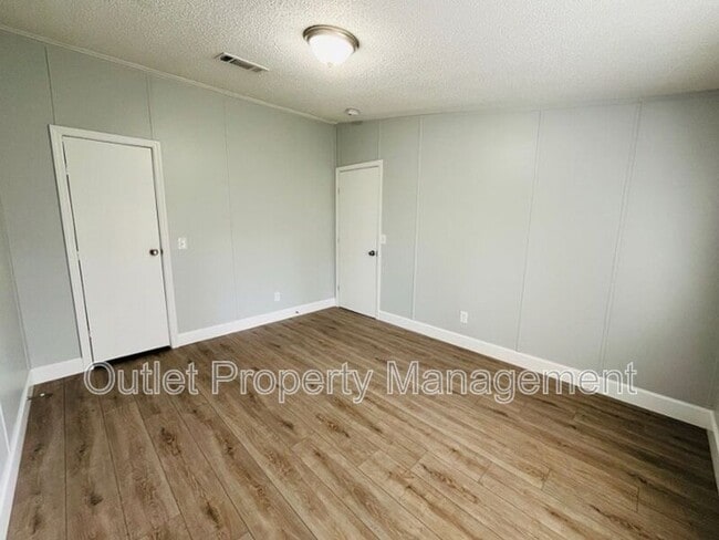 Building Photo - 15710 Bermuda St