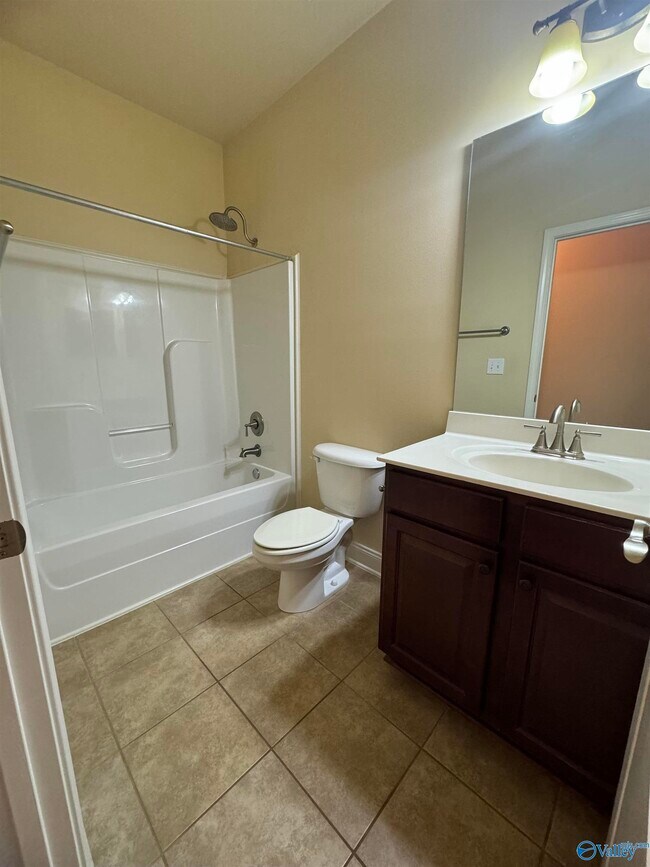 Building Photo - 475 E Mossyleaf Dr SW