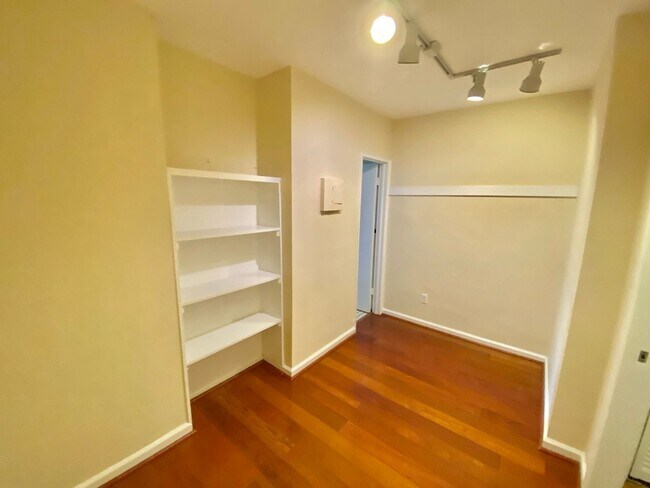Building Photo - Wilshire Park Condo Studio with Den with Park views in Cleveland Park!