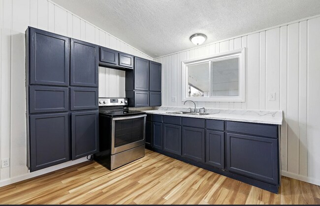Building Photo - 6455 Chestnut Ave