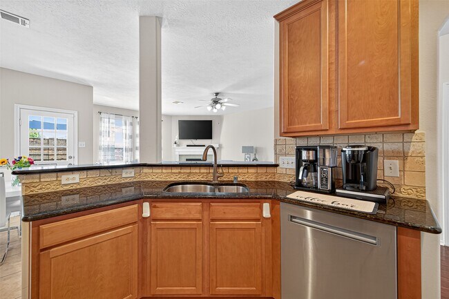 Building Photo - 6230 Hollydale Ridge Ln