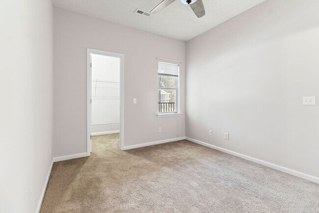 Building Photo - Sweetwater Condo