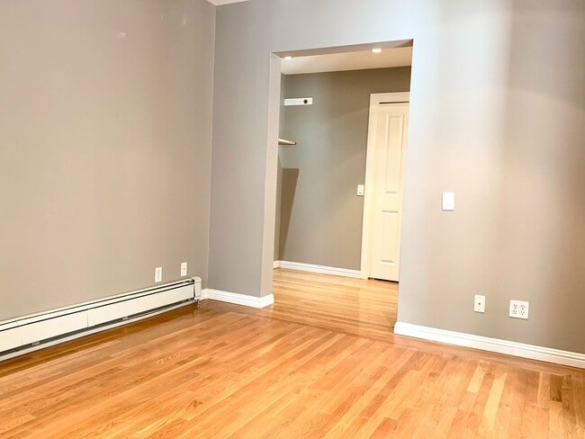 Building Photo - 2720 Sacramento St