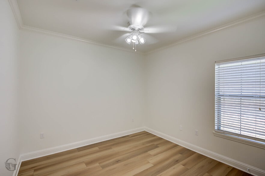 Building Photo - 525 Chinquipin Dr