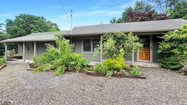 Building Photo - 1704 NY-9D