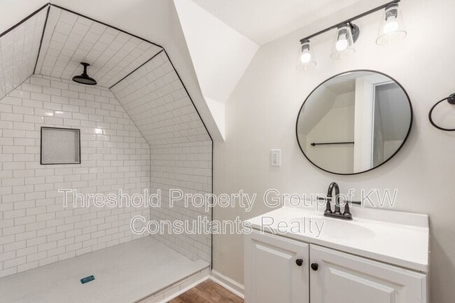 Building Photo - 865 Old Leonard Ave