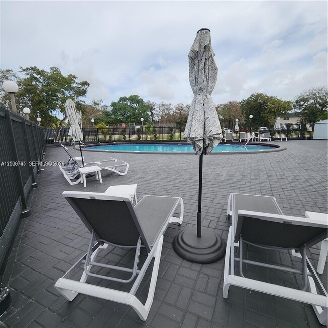 Building Photo - 8010 N Colony Cir