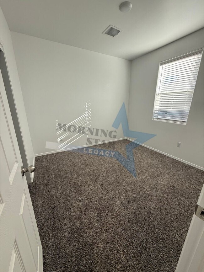 Building Photo - Newer Construction - Move in Ready!