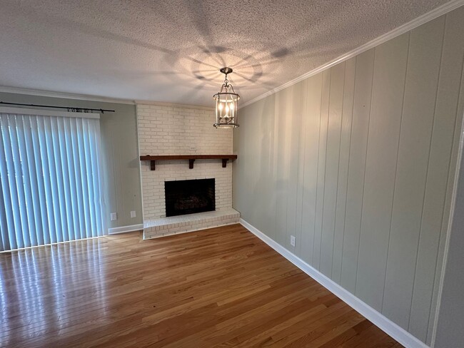 Building Photo - MOVE-IN READY! NO HUD NO SECTION 8