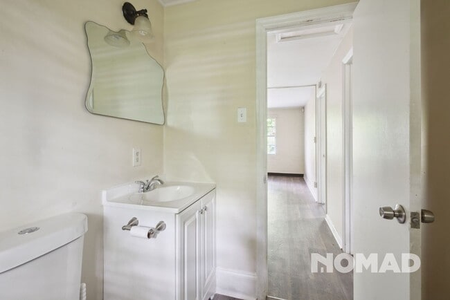 Building Photo - Charming 2BR Duplex in East Point