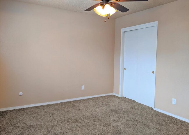 Building Photo - 345 E Encore Dr