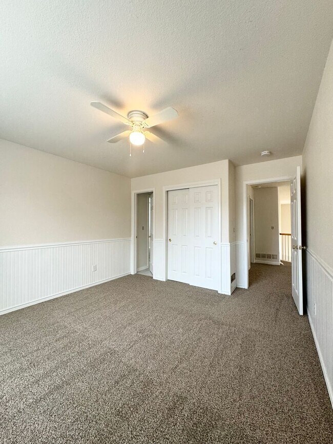 Building Photo - Stunning 4 Bedroom, 3.5 Bath with 3 car attached garage Home in Paragon Estates in Fort Collins, CO