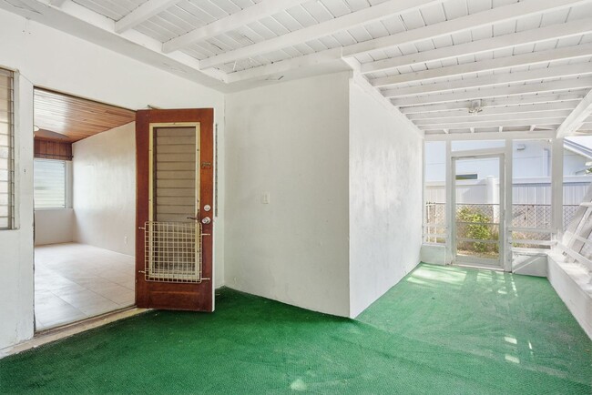 Building Photo - Remodeled 3/1 Home