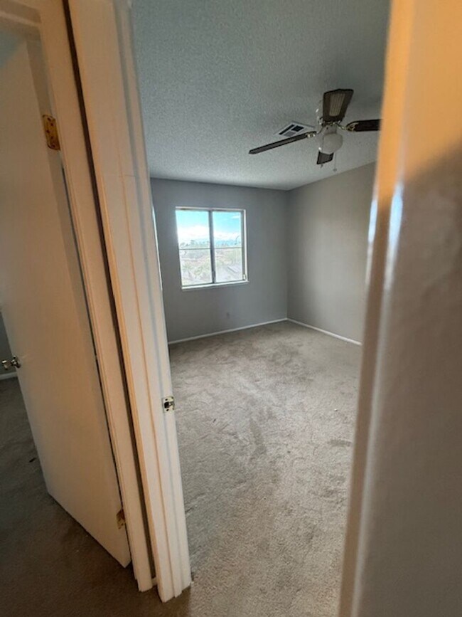 Building Photo - A Fabulous 4 Bedroom Home in Highland Hills