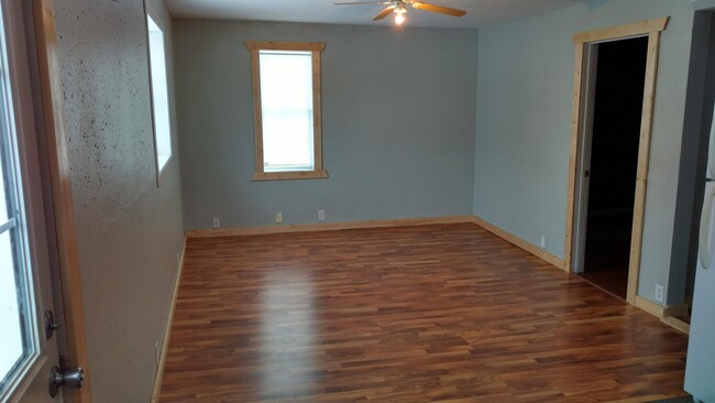 Building Photo - 413 N Pine St