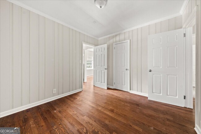 Building Photo - 1935 Handley Ave SW