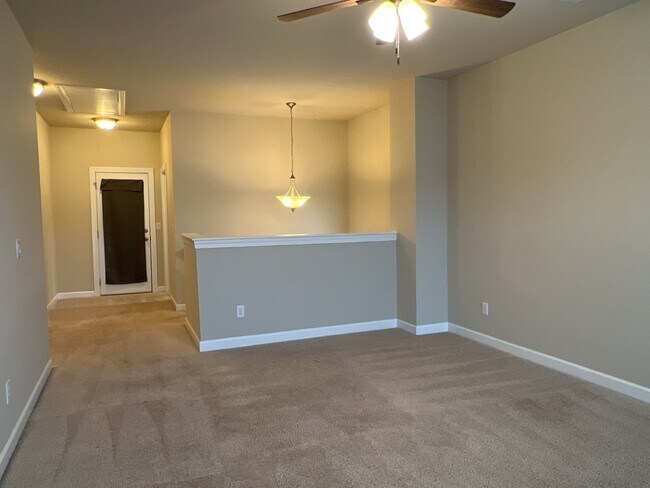 Building Photo - 579 Crossland Dr