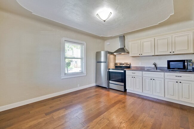 Building Photo - Cute and Cozy 1BR/1BA near downtown Sunnyvale
