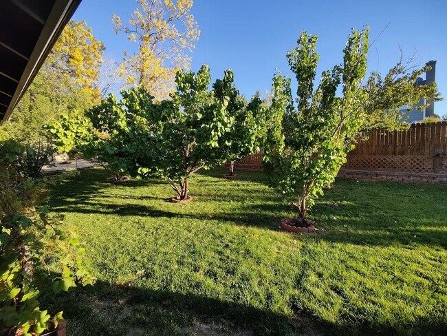 Building Photo - 16456 E Kentucky Ave