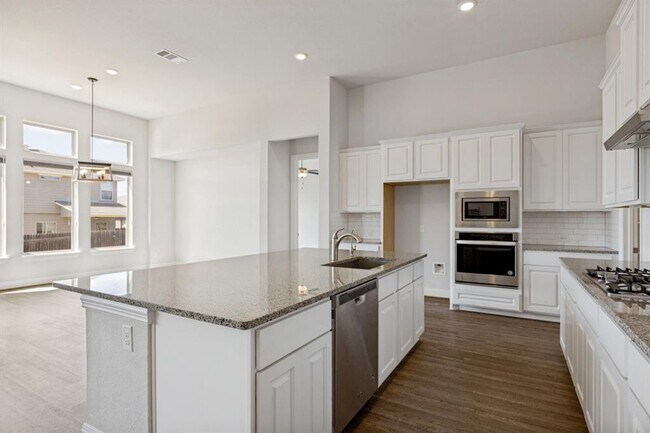 Building Photo - 727 Spinnaker Loop