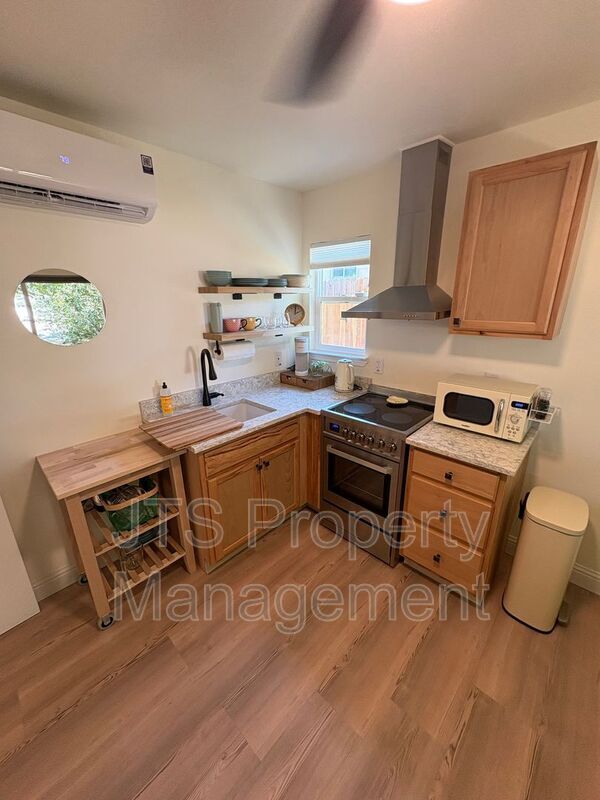 Building Photo - 6906 Pin Oak Ct