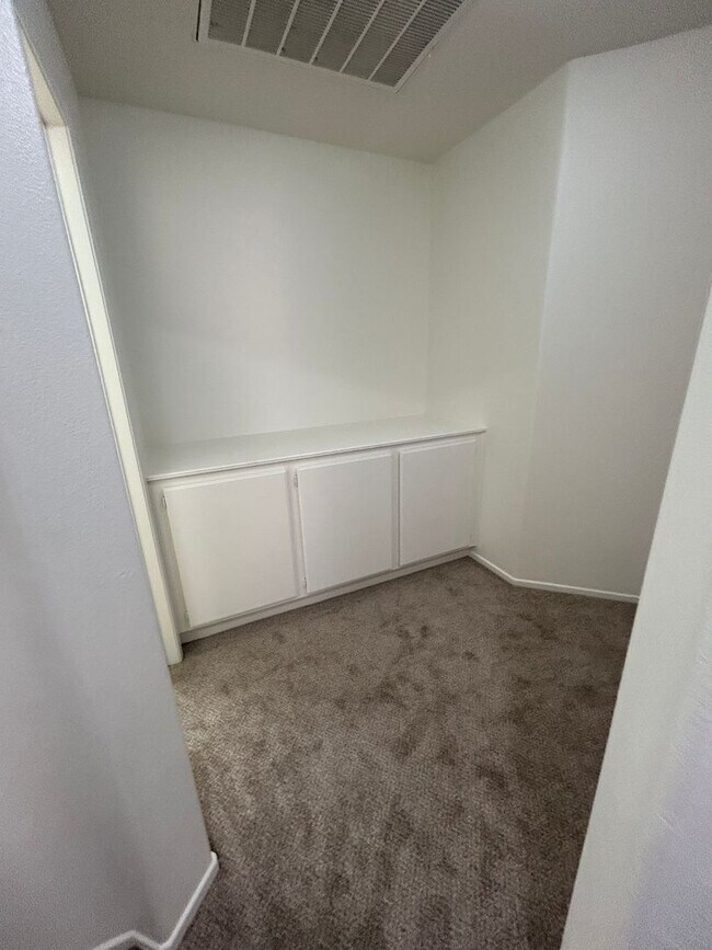 Building Photo - Cute, Clean and Cozy 3 Bedroom Condo w/Attached 2 Car Garage in Murrieta