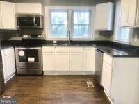 Building Photo - 102 S Whissen St