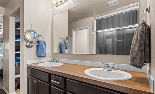 Building Photo - Beautiful Home near Meridian High School