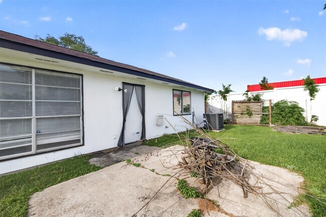 Building Photo - 8203 Lone Quail Dr