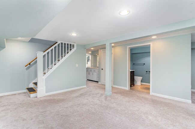 Building Photo - 5Bd/2.5Ba Seattle House