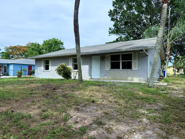 Building Photo - 2564 Navajo Ave
