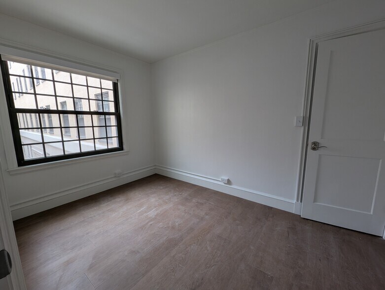 Building Photo - 19 Arrow St