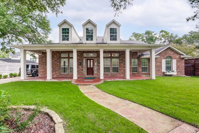 Primary Photo - 7906 Del Monte Dr