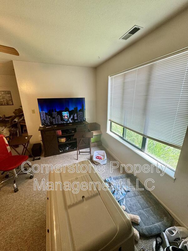 Building Photo - 1000 Emery Rd