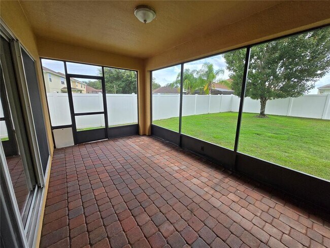 Building Photo - 2246 Waukegan Dr