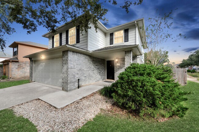 Building Photo - 3919 Vauxhall Dr S