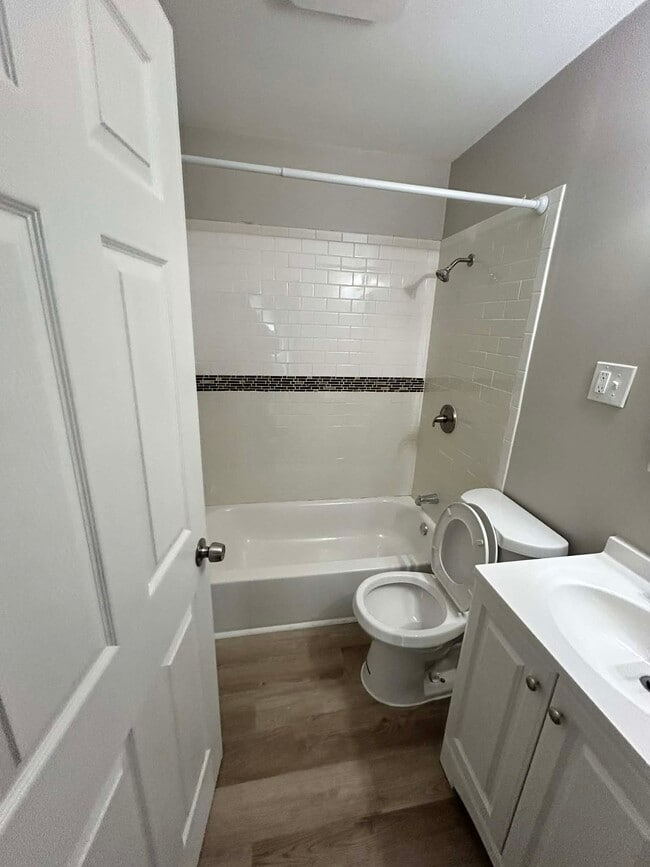 Building Photo - 8713 Susan Ave