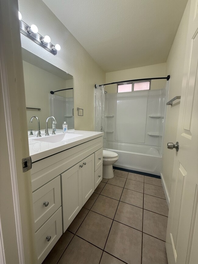 Building Photo - 156 W 500 S