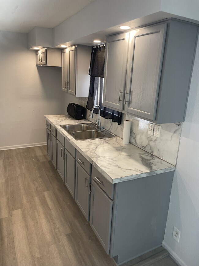 Building Photo - 6236 Natchez Dr