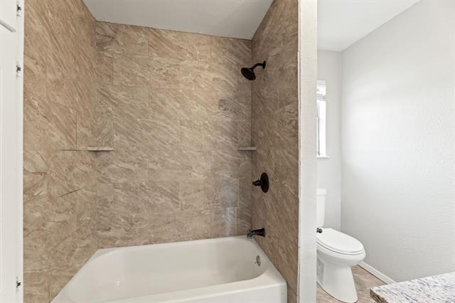 Building Photo - 8009 Northbrook Dr