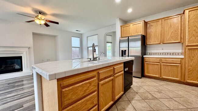 Building Photo - NOW AVAILABLE- COZY 3 BED, 2 BATH, 2 CAR GARAGE IN A QUIET NEIGHBORHOOD, NORTH NATOMAS