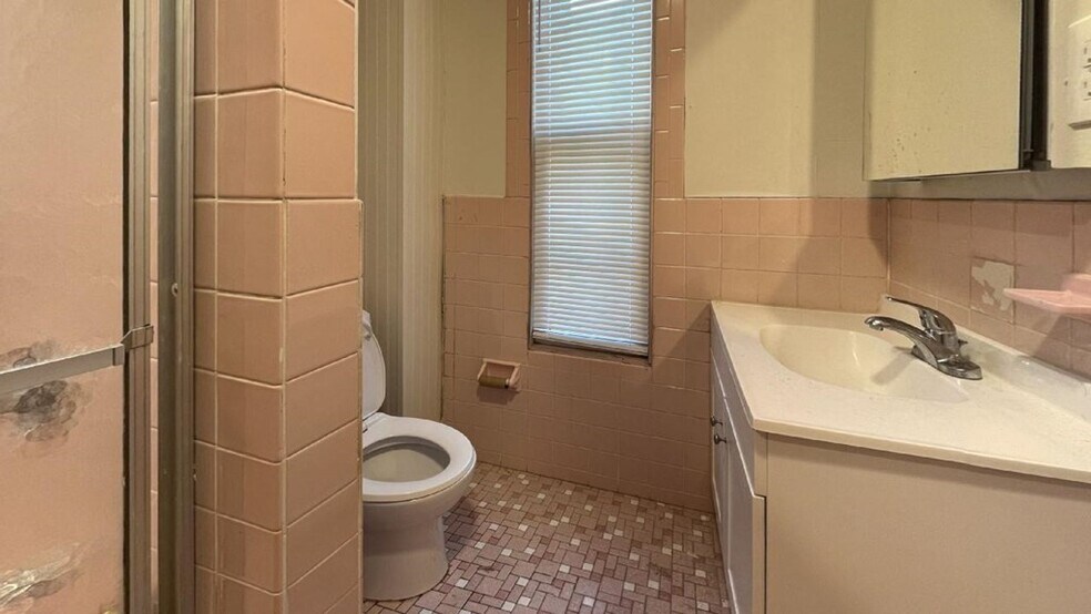 Building Photo - 202 Byron St