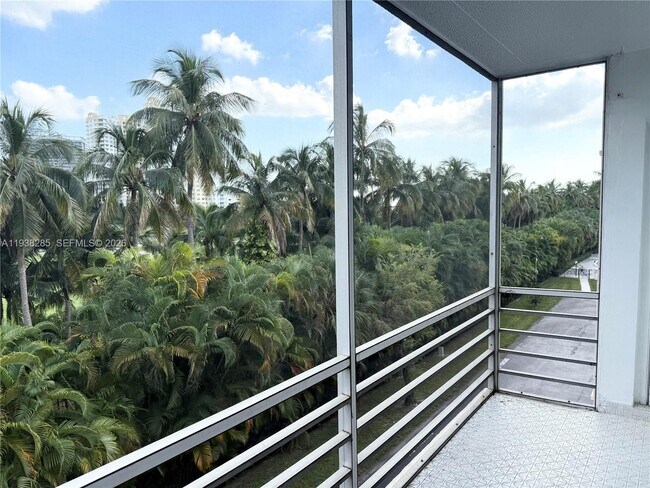 Building Photo - 300 NE 14th Ave