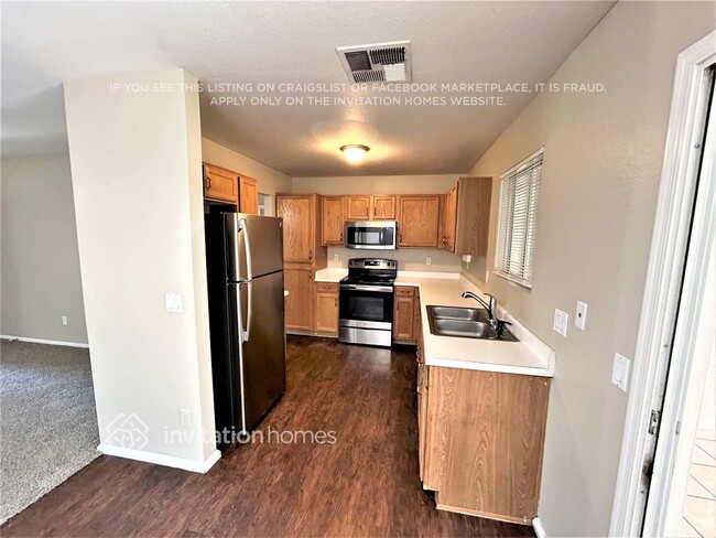 Building Photo - 10709 W Calle del Sol