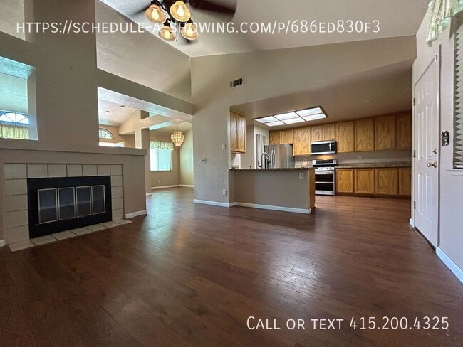 Building Photo - 637 Laurelwood Cir
